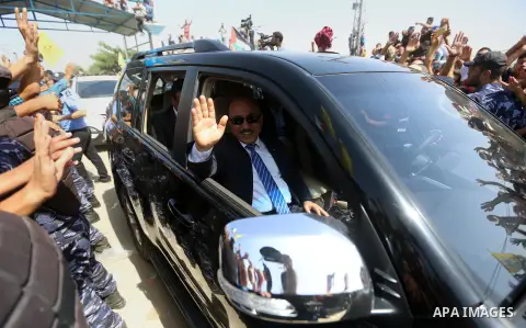 Palestinian Minister of public works and housing, Mofeed al-Hasayna arrives with Palestinian Prime Minister Rami Hamdallah and his government ministers to the Erez border crossing in the northern Gaza Strip on October 2,...