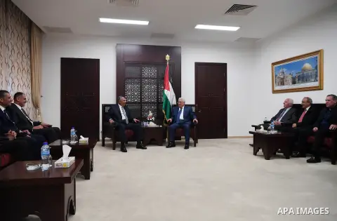 Palestinian Prisident, Mahmoud Abbas meets with Egyptian Intelligence Director, Khalid Fawzi, in the West Bank city of Ramallah on October 3, 2017. Photo by Thaer Ganaim