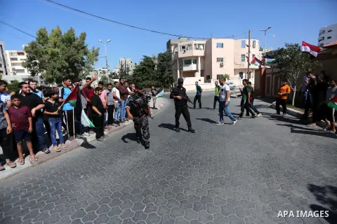 Palestinians gather as they wait the arrival of Egyptian Intelligence Minister Khalid Fawzi to meet with Palestinian Hamas Chief Ismail Haniyeh in Gaza City on October 3, 2017. Photo by Mohammed Asad