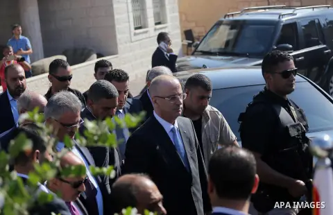 Palestinian Prime Minister Rami Hamdallah arrives to meet with Hamas Chief Ismail Haniyeh in Gaza City, October 3, 2017. Hamdallah arrived in Gaza for his first visit in two years, saying the Palestinian Authority would...