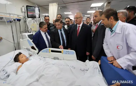 Palestinian Prime Minister Rami Hamdallah visits Al-Shifa hospital in Gaza City October 5, 2017.For three days it was all smiles as the Palestinian prime minister held talks in Gaza with Hamas but as the symbolic visit d...