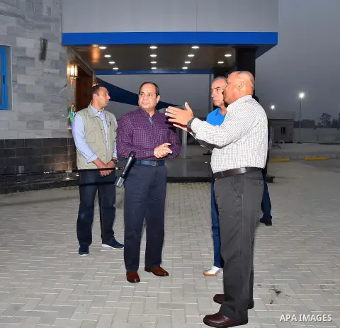 Egyptian President Abdel Fattah al-Sisi inspects projects of new roads, in Cairo, Egypt, on October 7, 2017. Photo by Egyptian President Office