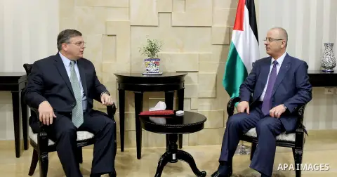 Palestinian Prime Minister, Rami Hamdallah, meets with US Consul General in Jerusalem Donald Blum, in the West Bank city of Ramallah, on October 9, 2017. Photo by Prime Minister Office