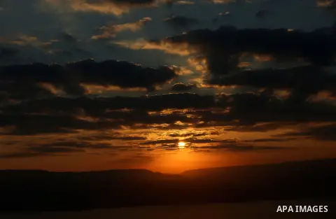 A picture taken at Sunrise on October 13, 2017 shows a view of part of the Dead Sea north of Ein Gedi. The Dead Sea has attracted visitors from around the Mediterranean basin for thousands of years. It was one of the wor...