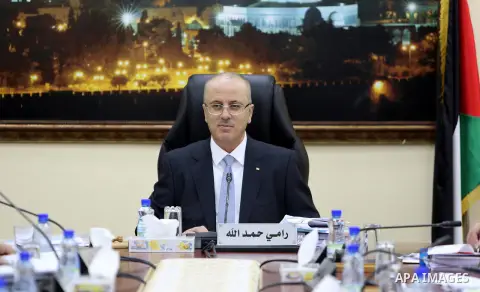 Palestinian Prime Minister, Rami Hamdallah, chairs a meeting of the Council of Ministers, in the West Bank city of Ramallah, on October 17, 2017. Photo by Prime Minister Office