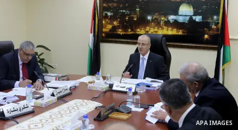 Palestinian Prime Minister, Rami Hamdallah, chairs a meeting of the Council of Ministers, in the West Bank city of Ramallah, on October 17, 2017. Photo by Prime Minister Office