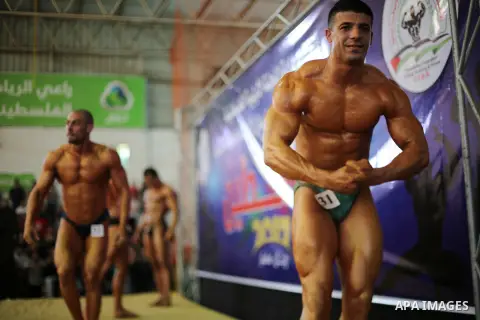 A Palestinian participant poses during a bodybuilding competition, which organized by Palestinian Federation of Bodybuilding and Fitness (PFBB), in Gaza city on October 20, 2017. Photo by Mohammed Asad
