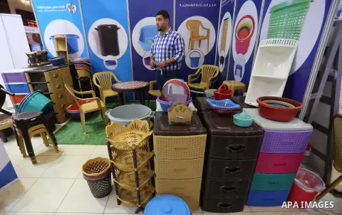 Palestinians take part in an exhibition of the Palestinian food "our food", in Gaza city, on November 5, 2017. Photo by Mohammed Asad
