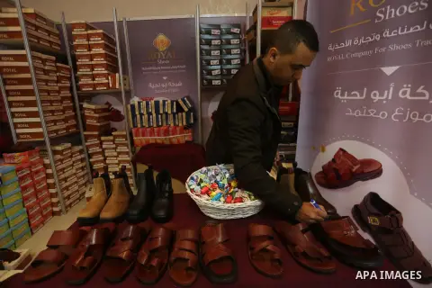 Palestinians take part in an exhibition of the Palestinian food "our food", in Gaza city, on November 5, 2017. Photo by Mohammed Asad
