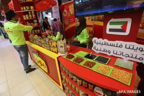 Palestinians take part in an exhibition of the Palestinian food "our food", in Gaza city, on November 5, 2017. Photo by Mohammed Asad