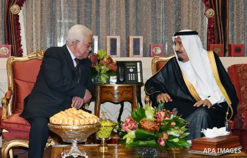 Palestinian President Mahmoud Abbas meets with Saudi's King Salman bin Abdulaziz al-Saud in Riyadh, Saudi Arabia, November 7, 2017. Photo by Thaer Ganaim