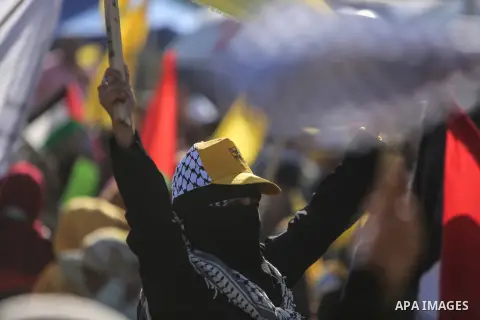 Palestinian Fatah supporters take part in a rally to mark the 13th anniversary of the death of late Palestinian leader Yasser Arafat in Gaza City on November 11, 2017. Photo by Mohammed Dahman