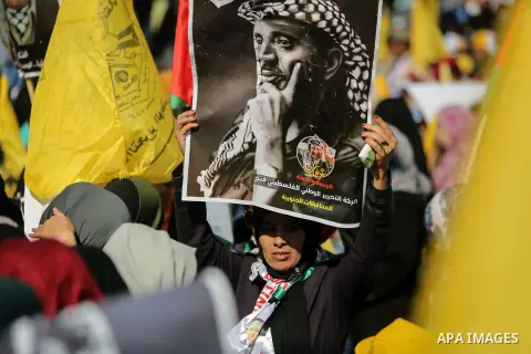 Palestinian Fatah supporters take part in a rally to mark the 13th anniversary of the death of late Palestinian leader Yasser Arafat in Gaza City on November 11, 2017. Photo by Mohammed Dahman