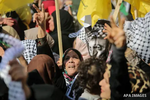 Palestinian Fatah supporters take part in a rally to mark the 13th anniversary of the death of late Palestinian leader Yasser Arafat in Gaza City on November 11, 2017. Photo by Mohammed Dahman