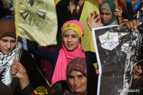Palestinian Fatah supporters take part in a rally to mark the 13th anniversary of the death of late Palestinian leader Yasser Arafat in Gaza City on November 11, 2017. Photo by Mohammed Dahman