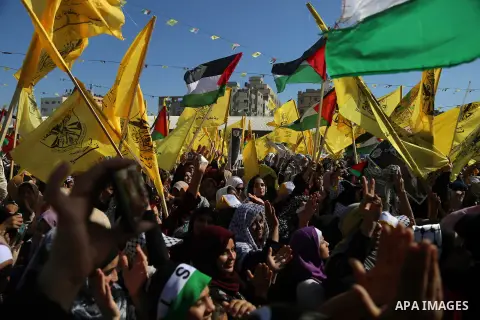 Palestinian Fatah supporters take part in a rally to mark the 13th anniversary of the death of late Palestinian leader Yasser Arafat in Gaza City on November 11, 2017. Photo by Mohammed Dahman