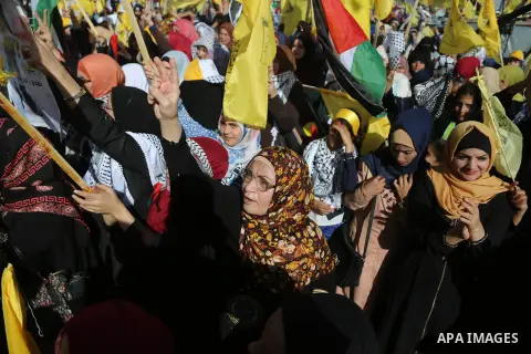 Palestinian Fatah supporters take part in a rally to mark the 13th anniversary of the death of late Palestinian leader Yasser Arafat in Gaza City on November 11, 2017. Photo by Mohammed Dahman