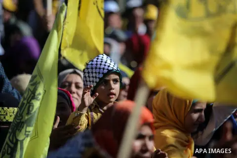 Palestinian Fatah supporters take part in a rally to mark the 13th anniversary of the death of late Palestinian leader Yasser Arafat in Gaza City on November 11, 2017. Photo by Mohammed Dahman
