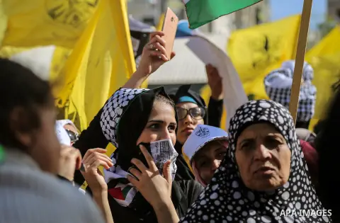 Palestinian Fatah supporters take part in a rally to mark the 13th anniversary of the death of late Palestinian leader Yasser Arafat in Gaza City on November 11, 2017. Photo by Mohammed Dahman