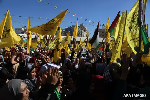 Palestinian Fatah supporters take part in a rally to mark the 13th anniversary of the death of late Palestinian leader Yasser Arafat in Gaza City on November 11, 2017. Photo by Mohammed Dahman