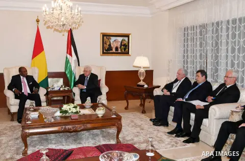 Palestinian President Mahmoud Abbas meets with Guinean President Alpha Conde, in Amman, Jordan, on November 13, 2017. Photo by Thaer Ganaim