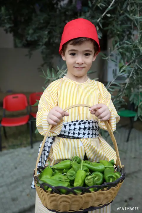 Palestinian children take part at festival of grandparents and heritage, in Gaza city on November 14, 2017. Photo by Atia Darwish