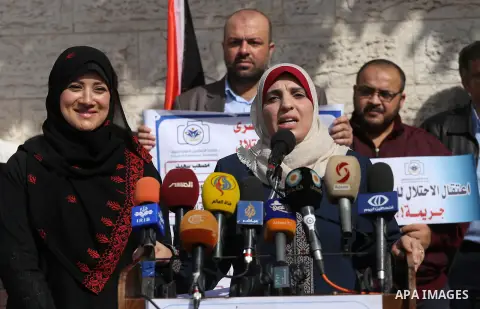 Palestinian Journalists hold placards during a protest to show solidarity with Palestinian Journalists held in Israeli jails in front of Red cross office in Gaza city on November 14, 2017. Photo by Mohammed Asad