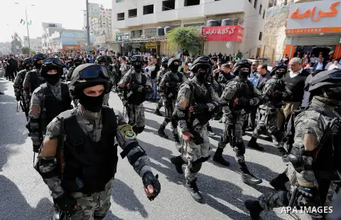 Palestinian security forces take part a parade marking the 29th anniversary of Palestinian Declaration of Independence, in the West Bank city of Hebron on November 14, 2017. Photo by Wisam Hashlamoun