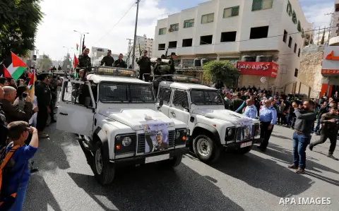 Palestinian security forces take part a parade marking the 29th anniversary of Palestinian Declaration of Independence, in the West Bank city of Hebron on November 14, 2017. Photo by Wisam Hashlamoun