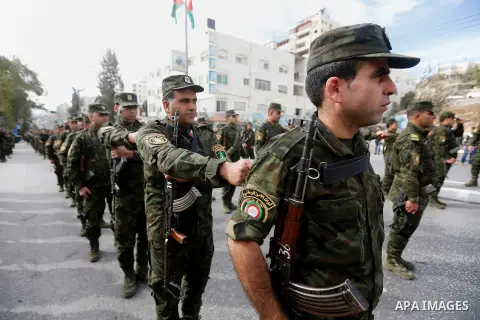 Palestinian security forces take part a parade marking the 29th anniversary of Palestinian Declaration of Independence, in the West Bank city of Hebron on November 14, 2017. Photo by Wisam Hashlamoun