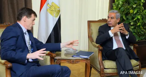 Egyptian Minister of Trade and Industry Tariq Qabeel meets with British Ambassador to Egypt John Casson, in Cairo, Egypt, on November 17, 2017. Photo by Amr Sayed