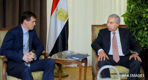 Egyptian Minister of Trade and Industry Tariq Qabeel meets with British Ambassador to Egypt John Casson, in Cairo, Egypt, on November 17, 2017. Photo by Amr Sayed