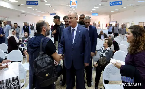Palestinian Prime Minister, Rami Hamdallah, inspects the crossings and the borders, in the West Bank city of Jericho, on Nov 20, 2017. Photo by Prime Minister Office