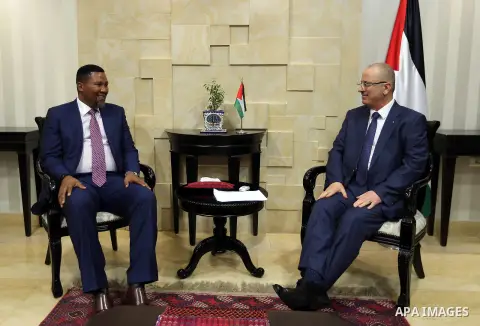 Palestinian Prime Minister, Rami Hamdallah, meets with South African MP Mandela Mandela, in the West Bank city of Ramallah, on November 27, 2017. Photo by Prime Minister Office