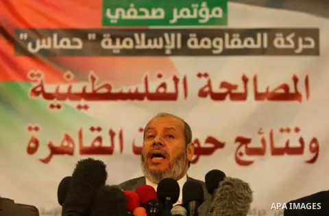 Senior Hamas leader Khalil al-Hayah speaks during a press conference in Gaza city on November 27, 2017. Photo by Ashraf Amra