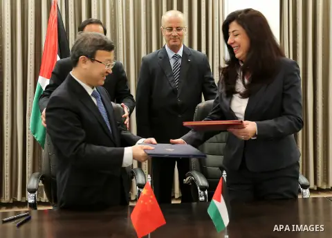 Palestinian Minister of National Economy ,Abeer Odeh, attends a signing ceremony with Chinese Vice Minister of Commerce Wang Shun in the West Bank city of Ramallah on Nov. 30, 2017Photo by Prime Minister Office
