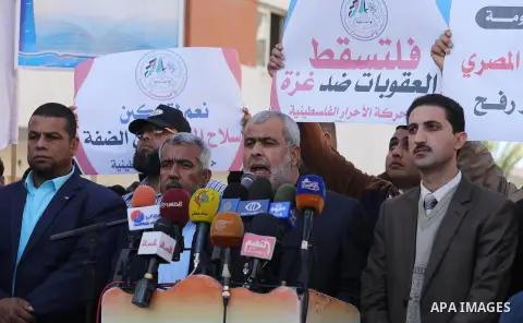 Palestinians from al-Ahrar movement take part during a protest demanding to lift sanctions on the Gaza Strip on December 3, 2017 in Gaza city. Photo by Mohammed Asad