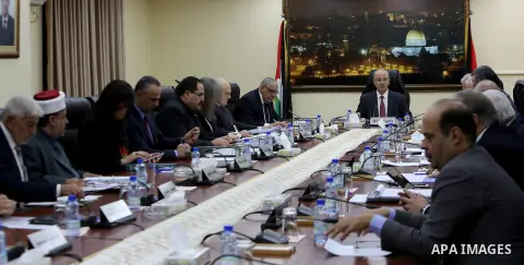 Palestinian Prime Minister, Rami hamdallah, chairs the Palestinian council meeting in the West Bank city of Ramallah on December 05, 2017. Photo by Prime Minister Office