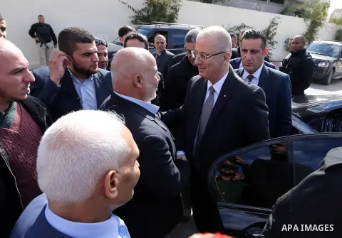 Palestinian Prime Minister, Rami hamdallah, chairs the Security meeting at the Ministry of the Interior in Gaza city on December 07, 2017. Photo by Prime Minister Office
