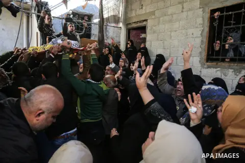 Relatives of Mahmoud al-Masri, a 30-year-old Palestinian man who was killed the previous day in clashes with Israeli troops, mourn during his funeral in Khan Younis, in the southern Gaza Strip, on December 9, 2017. Clash...