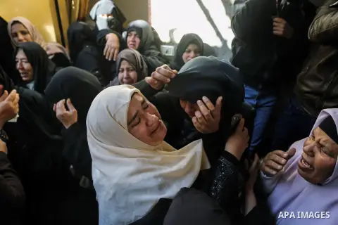 Relatives of Mahmoud al-Masri, a 30-year-old Palestinian man who was killed the previous day in clashes with Israeli troops, mourn during his funeral in Khan Younis, in the southern Gaza Strip, on December 9, 2017. Clash...