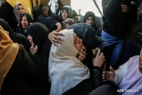 Relatives of Mahmoud al-Masri, a 30-year-old Palestinian man who was killed the previous day in clashes with Israeli troops, mourn during his funeral in Khan Younis, in the southern Gaza Strip, on December 9, 2017. Clash...