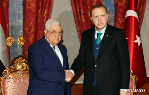 Turkish President Tayyip Erdogan meets with Palestinian President Mahmoud Abbas in Istanbul, Turkey, December 13, 2017. Photo by Thaer Ganaim