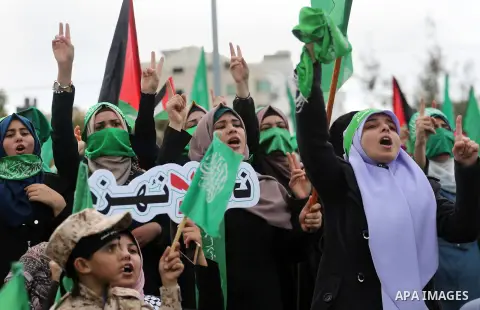 Palestinian Hamas supporters attend a rally marking the 30th anniversary of the founding of the Hamas movement, in Gaza city, December 14, 2017. Photo by Mohammed Asad