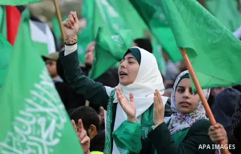 Palestinian Hamas supporters attend a rally marking the 30th anniversary of the founding of the Hamas movement, in Gaza city, December 14, 2017. Photo by Mohammed Asad