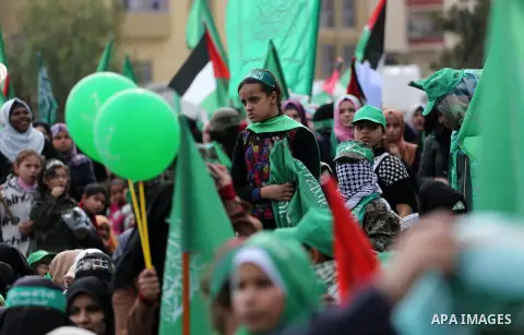 Palestinian Hamas supporters attend a rally marking the 30th anniversary of the founding of the Hamas movement, in Gaza city, December 14, 2017. Photo by Mohammed Asad