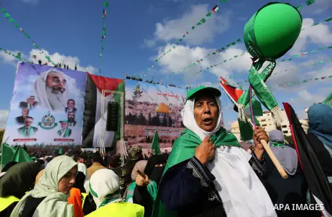 Palestinian Hamas supporters attend a rally marking the 30th anniversary of the founding of the Hamas movement, in Gaza city, December 14, 2017. Photo by Ashraf Amra