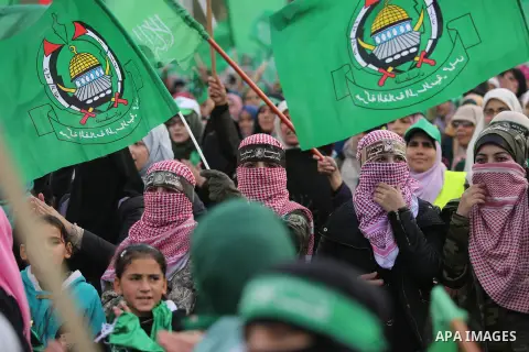Palestinian Hamas supporters attend a rally marking the 30th anniversary of the founding of the Hamas movement, in Gaza city, December 14, 2017. Photo by Ashraf Amra
