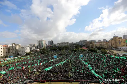 Palestinian Hamas supporters attend a rally marking the 30th anniversary of the founding of the Hamas movement, in Gaza city, December 14, 2017. Photo by Ashraf Amra