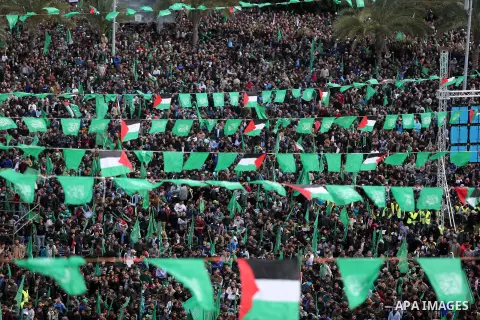 Palestinian Hamas supporters attend a rally marking the 30th anniversary of the founding of the Hamas movement, in Gaza city, December 14, 2017. Photo by Ashraf Amra